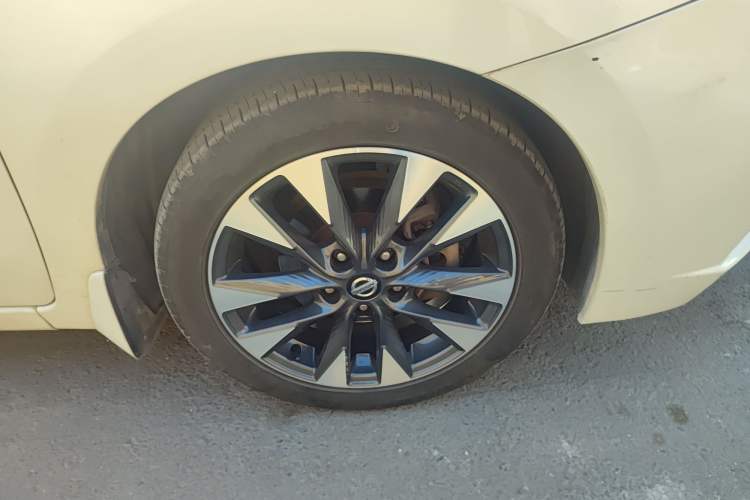 Used Nissan Lannia 2016 1.6L CVT Smart Cool Edition Right Front Wheel Hub