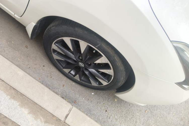 Used Nissan Lannia 2016 1.6L CVT Smart Cool Edition Right Front Wheel Hub