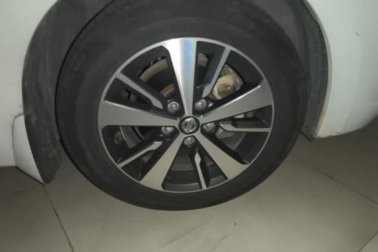 Used Nissan Lannia 2016 1.6L Manual Cool Edition Right Front Wheel Hub