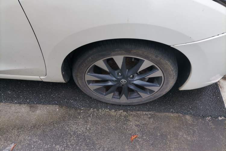 Used Nissan Lannia 2016 1.6L CVT Smart Cool Edition Right Front Wheel Hub