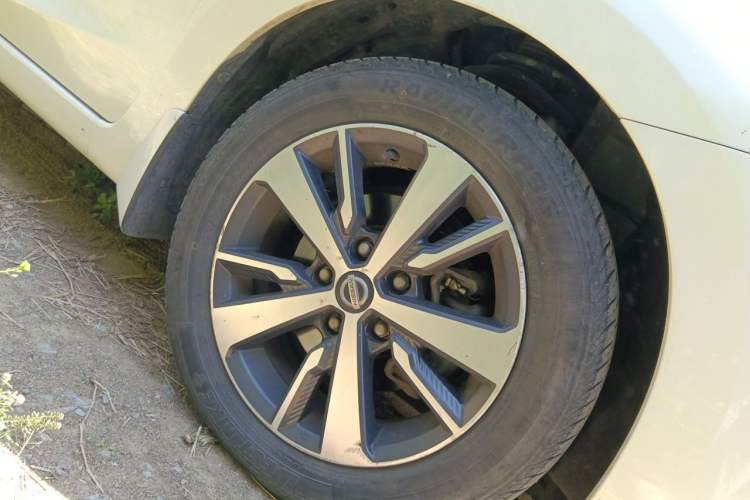 Used Nissan Lannia 2016 1.6L CVT Cool Edition Right Front Wheel Hub