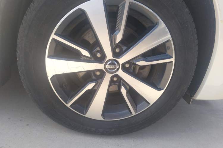 Used Nissan Lannia 2016 1.6L CVT Cool Edition Right Front Wheel Hub