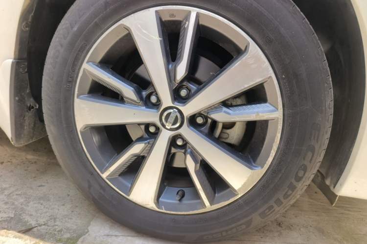 Used Nissan Lannia 2016 1.6L CVT Cool Edition Right Front Wheel Hub