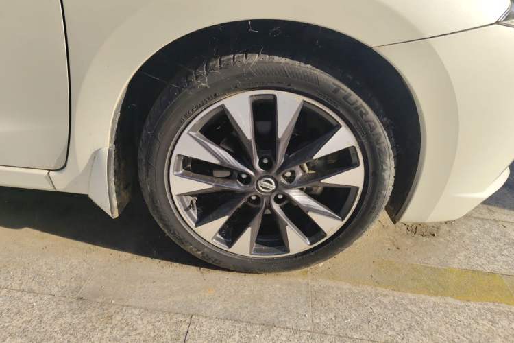 Used Nissan Lannia 2016 1.6L CVT Smart Cool Edition Right Front Wheel Hub