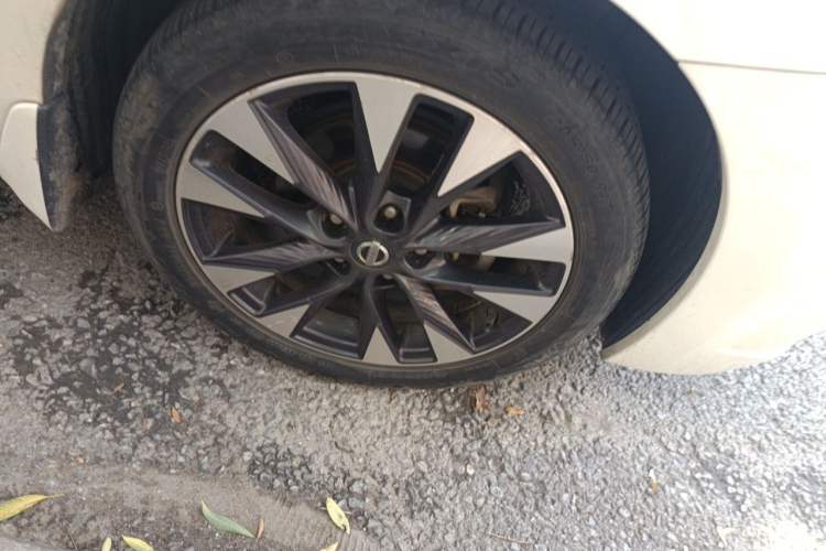 Used Nissan Lannia 2016 1.6L CVT Smart Cool Edition Right Front Wheel Hub