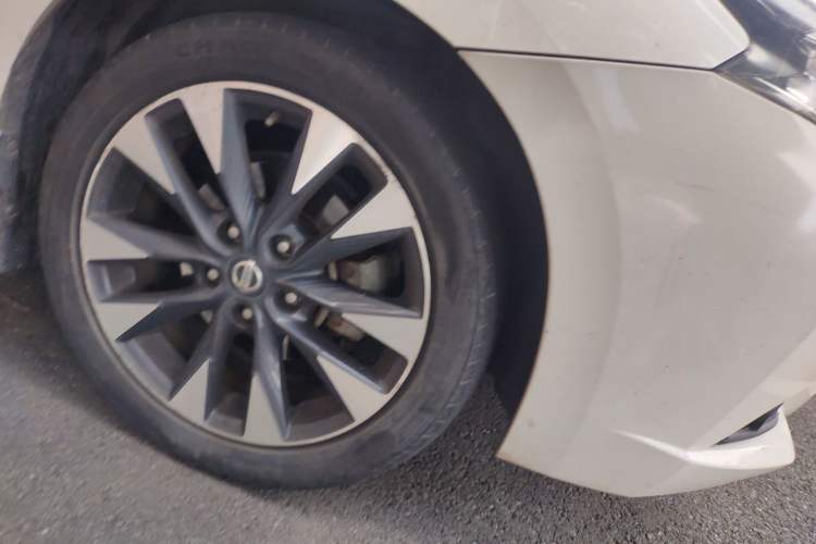 Used Nissan Lannia 2016 1.6L CVT Smart Cool Edition Right Front Wheel Hub