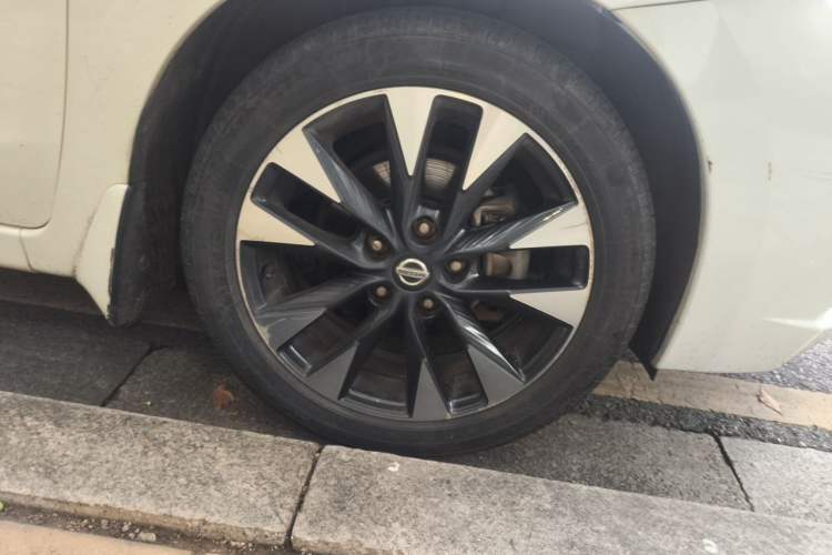 Used Nissan Lannia 2016 1.6L CVT Smart Cool Edition Right Front Wheel Hub