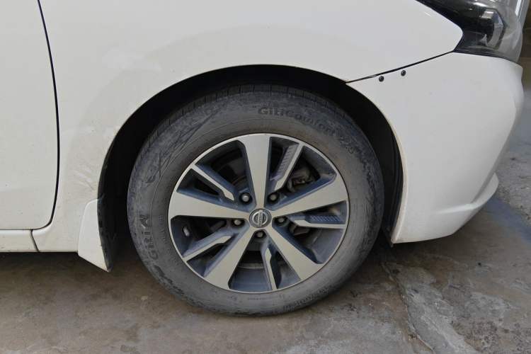 Used Nissan Lannia 2016 1.6L Manual Cool Edition Right Front Wheel Hub