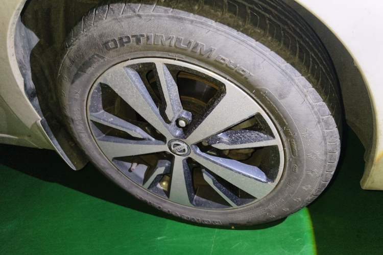 Used Nissan Lannia 2016 1.6L Manual Cool Edition Right Front Wheel Hub