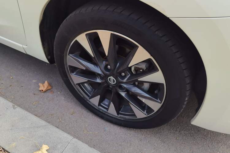 Used Nissan Lannia 2016 1.6L CVT Smart Cool Edition Right Front Wheel Hub
