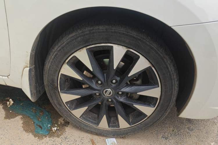 Used Nissan Lannia 2016 1.6L CVT Smart Cool Edition Right Front Wheel Hub