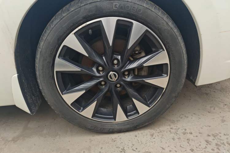 Used Nissan Lannia 2016 1.6L CVT Smart Cool Edition Right Front Wheel Hub