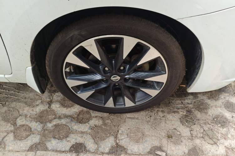 Used Nissan Lannia 2016 1.6L CVT Smart Cool Edition Right Front Wheel Hub