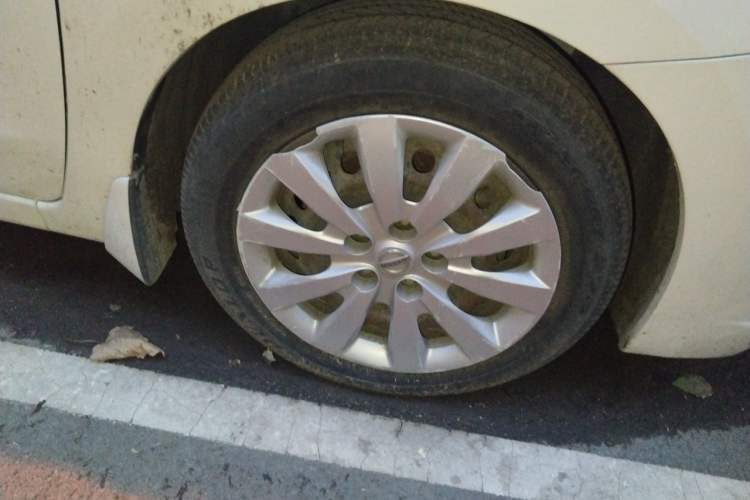 Used Nissan Lannia 2016 1.6L Manual Fashion Edition Right Front Wheel Hub