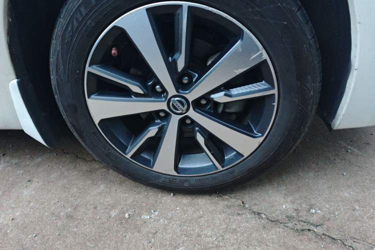 Used Nissan Lannia 2016 1.6L CVT Cool Edition Right Front Wheel Hub