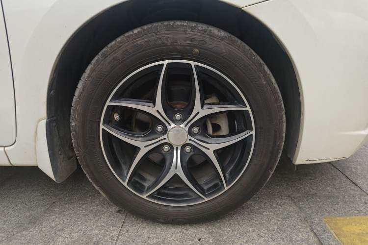 Used Nissan Lannia 2016 1.6L Manual Fashion Edition Right Front Wheel Hub