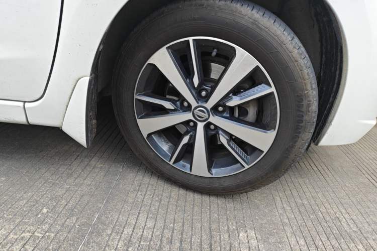 Used Nissan Lannia 2016 1.6L CVT Cool Edition Right Front Wheel Hub