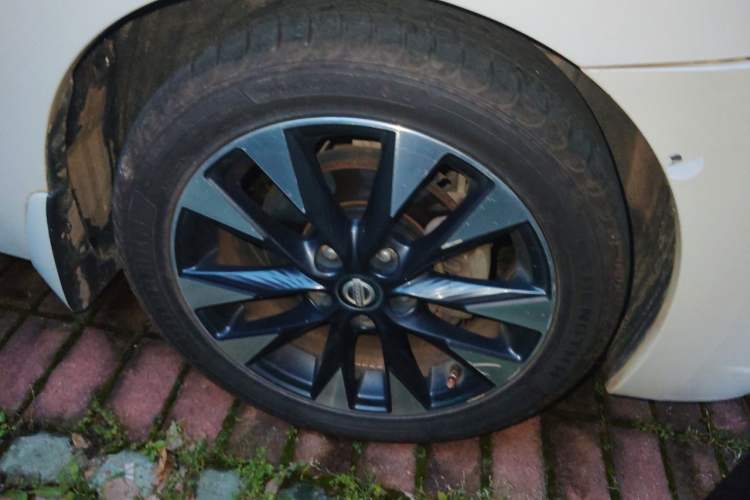 Used Nissan Lannia 2016 1.6L CVT Smart Cool Edition Right Front Wheel Hub