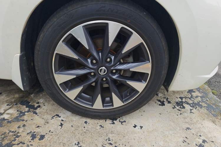 Used Nissan Lannia 2016 1.6L CVT Smart Cool Edition Right Front Wheel Hub