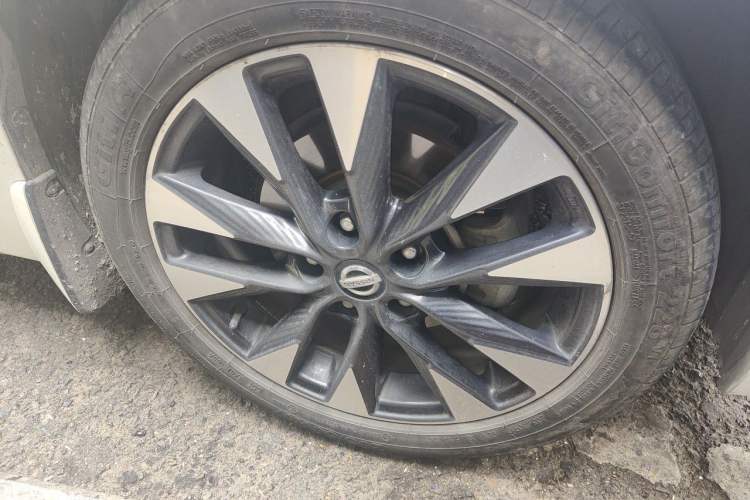 Used Nissan Lannia 2016 1.6L CVT Smart Cool Edition Right Front Wheel Hub