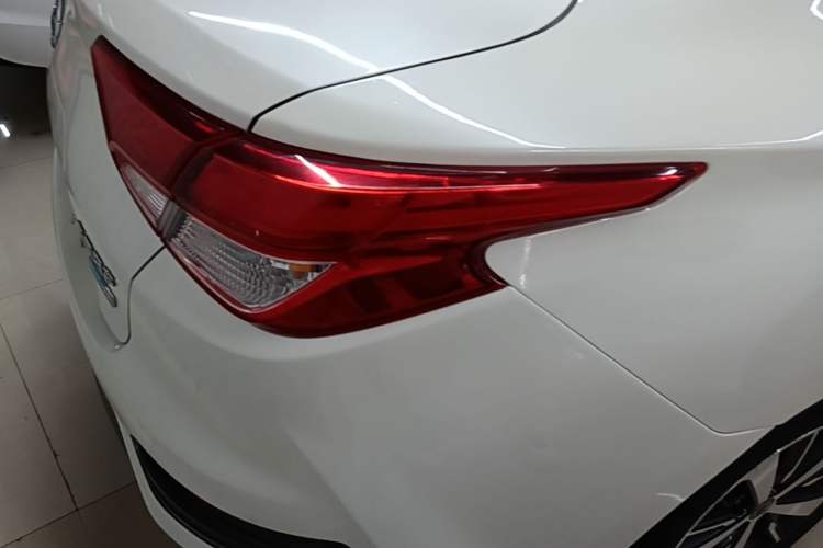 Used Nissan Lannia 2016 1.6L CVT Cool Edition Right Rear Taillight