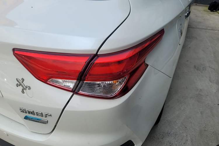 Used Nissan Lannia 2016 1.6L CVT Cool Edition Right Rear Taillight