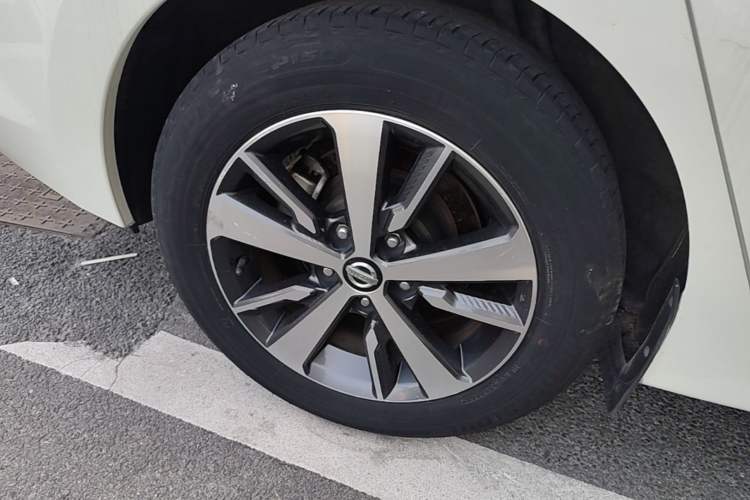 Used Nissan Lannia 2016 1.6L CVT Cool Edition Right Rear Wheel Hub
