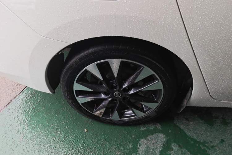 Used Nissan Lannia 2016 1.6L CVT Smart Cool Edition Right Rear Wheel Hub