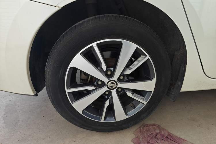 Used Nissan Lannia 2016 1.6L Manual Cool Edition Right Rear Wheel Hub