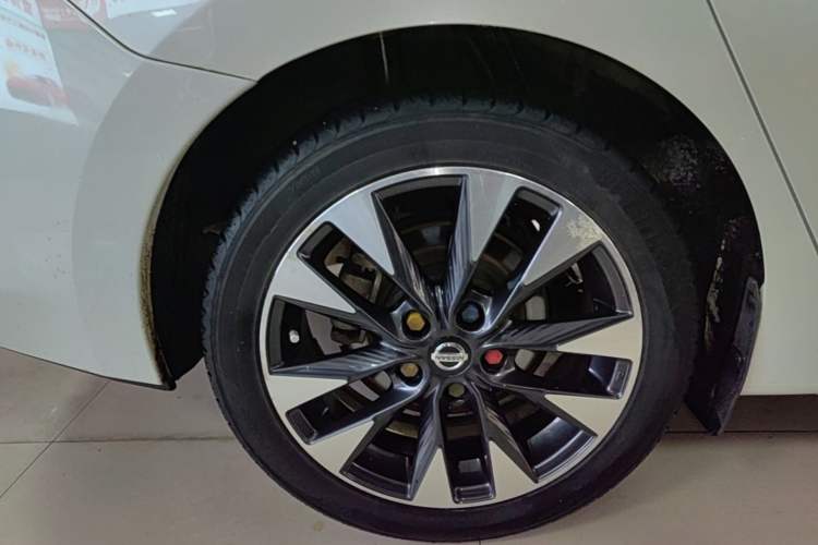 Used Nissan Lannia 2016 1.6L CVT Smart Cool Edition Right Rear Wheel Hub