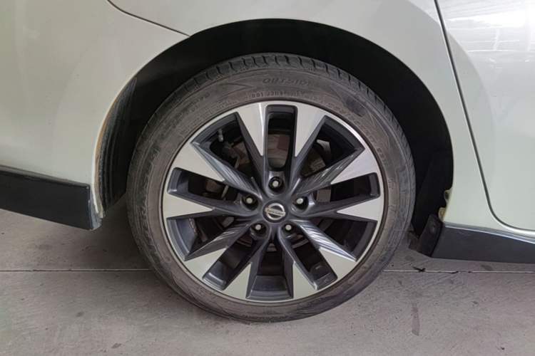 Used Nissan Lannia 2016 1.6L CVT Smart Edition Right Rear Wheel Hub