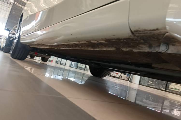 Used Nissan Lannia 2016 1.6L CVT Cool Edition Right Side Sill