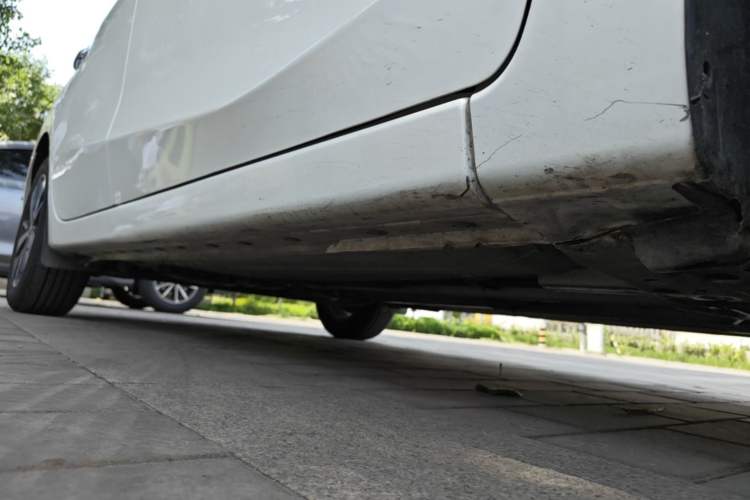 Used Nissan Lannia 2016 1.6L CVT Cool Edition Right Side Sill