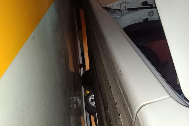 Used Nissan Lannia 2016 1.6L CVT Cool Edition Right Side Sill