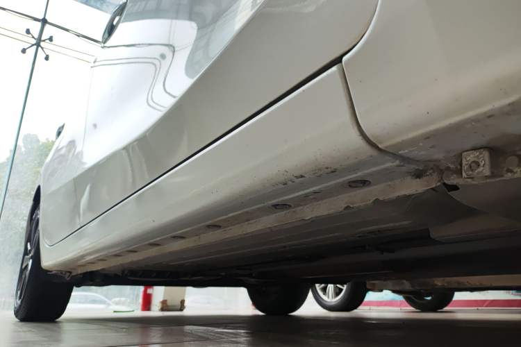 Used Nissan Lannia 2016 1.6L Manual Cool Edition Right Side Sill