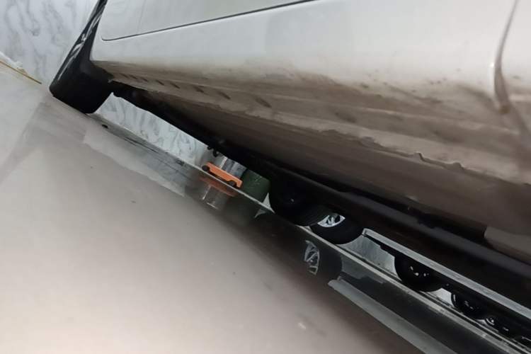 Used Nissan Lannia 2016 1.6L CVT Cool Edition Right Side Sill