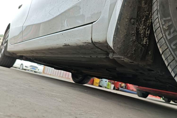 Used Nissan Lannia 2016 1.6L CVT Smart Cool Edition Right Side Sill