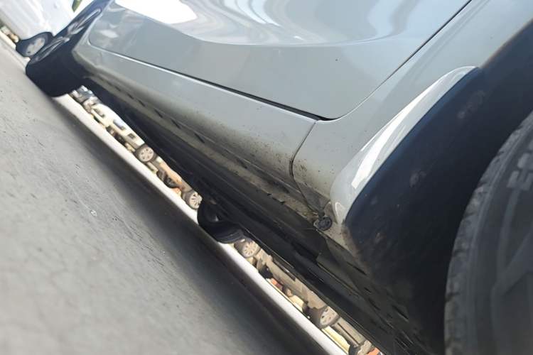 Used Nissan Lannia 2016 1.6L CVT Cool Edition Right Side Sill
