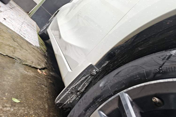Used Nissan Lannia 2016 1.6L CVT Cool Edition Right Side Sill