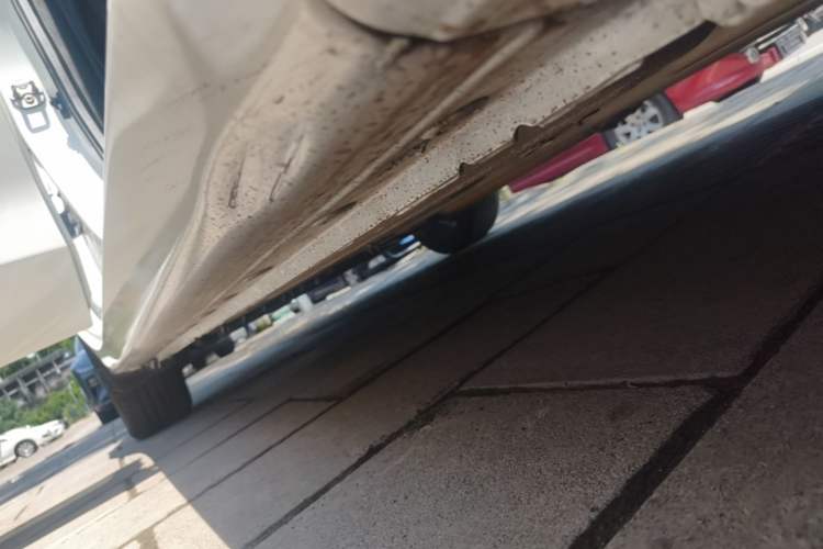 Used Nissan Lannia 2016 1.6L CVT Smart Cool Edition Right Side Sill