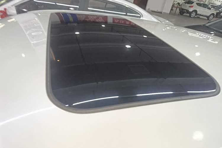 Used Nissan Lannia 2016 1.6L CVT Smart Cool Edition Roof