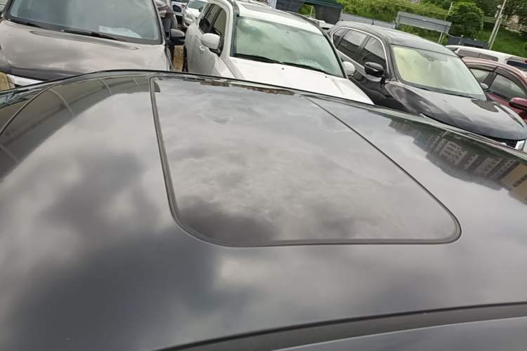 Used Nissan Lannia 2016 1.6L CVT Smart Cool Edition Roof