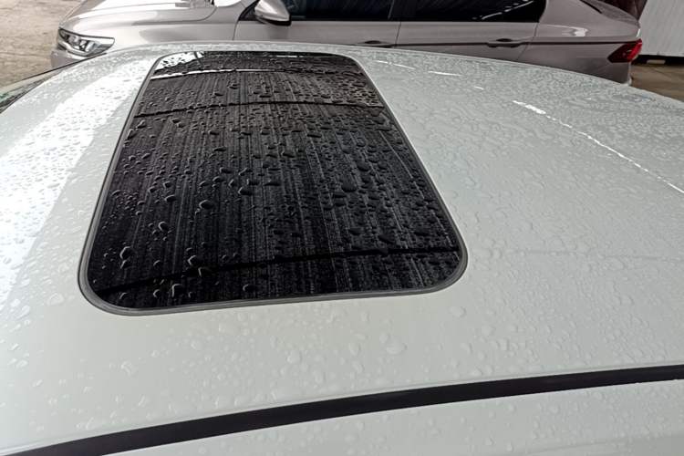 Used Nissan Lannia 2016 1.6L Manual Cool Edition Roof