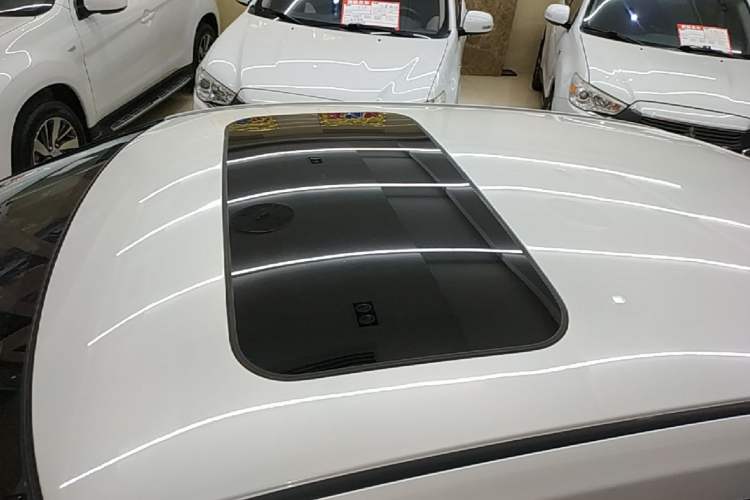 Used Nissan Lannia 2016 1.6L Manual Cool Edition Roof