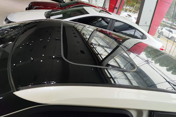 Used Nissan Lannia 2016 1.6L Manual Cool Edition Roof