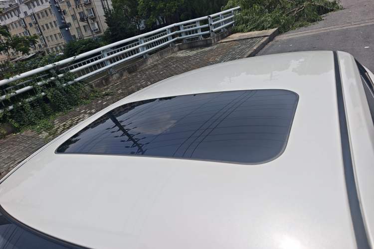 Used Nissan Lannia 2016 1.6L CVT Cool Edition Roof