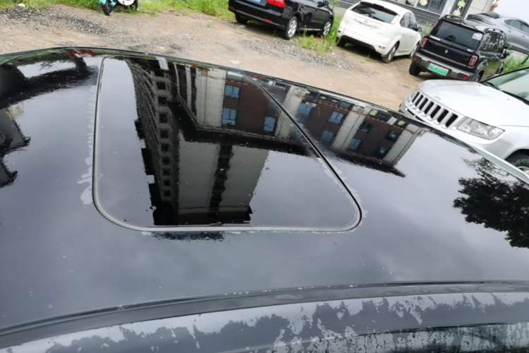 Used Nissan Lannia 2016 1.6L CVT Cool Edition Roof