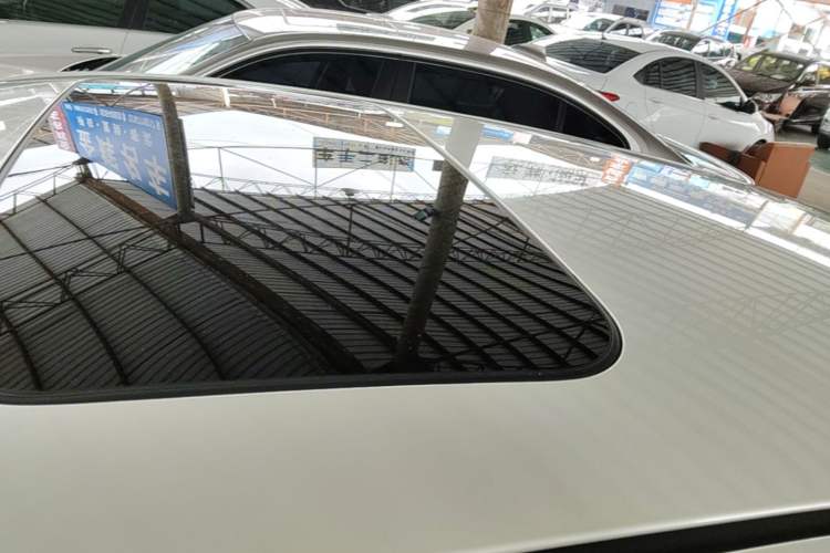 Used Nissan Lannia 2016 1.6L CVT Cool Edition Roof