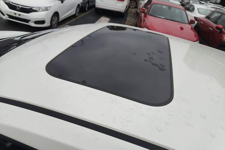 Used Nissan Lannia 2016 1.6L CVT Cool Edition Roof