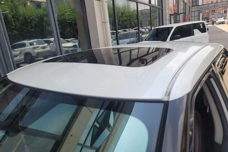 Used Nissan Lannia 2016 1.6L CVT Cool Edition Roof